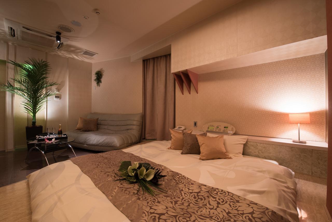 Sulata Obihiro (Adults Only) Hotel Bagian luar foto